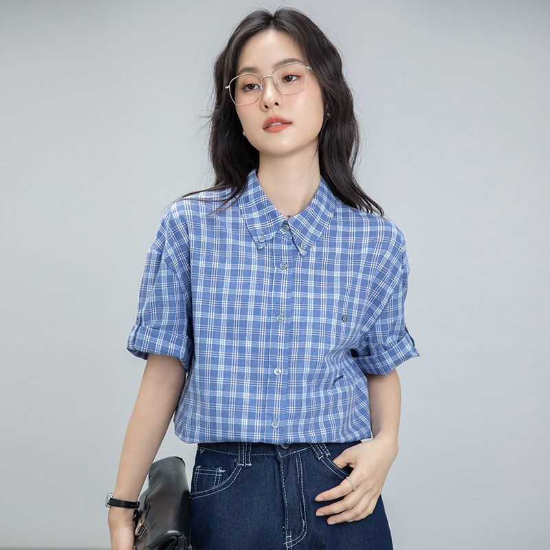 여름 간절기 여성 약간루즈핏 얇은 체크 반팔 카라 셔츠 블라우스 데일리룩 블루 - 상세 이미지 3
