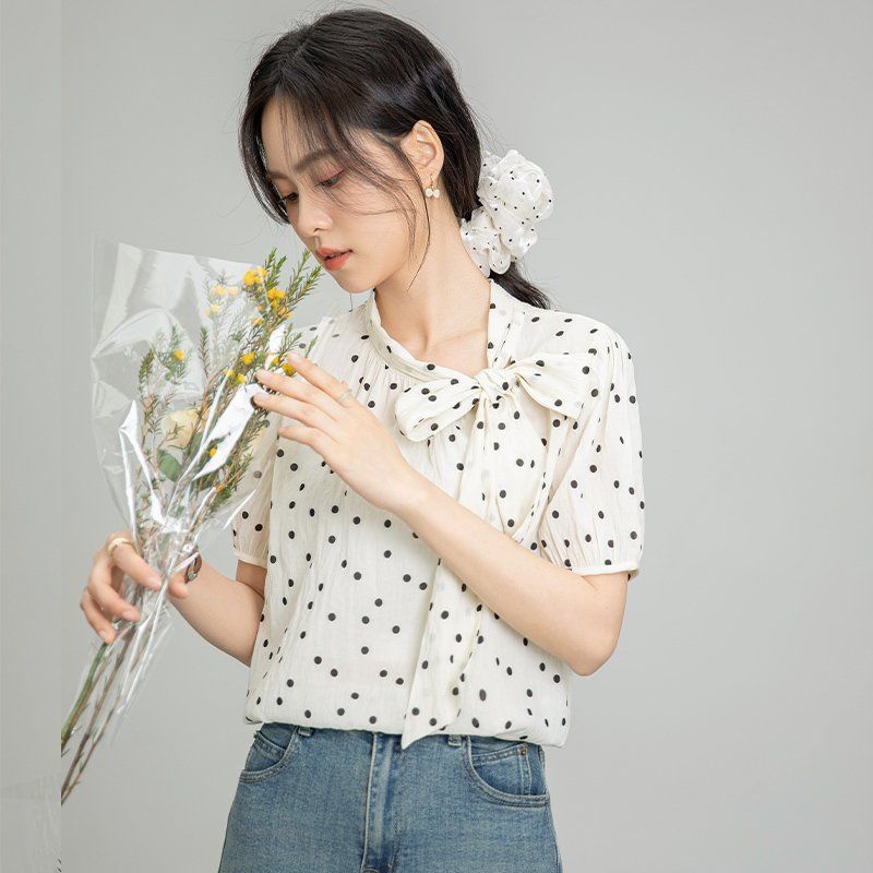 여름 여성 약간루즈핏 얇은 도트 리본타이 반팔 블라우스 데일리룩 아이보리 - 상세 이미지 3