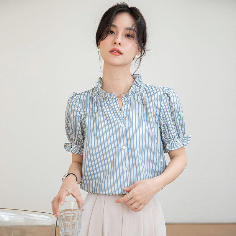 여름 간절기 여성 약간 루즈핏 얇은 스트라이프 셔링 반팔 블라우스 데일리룩 블루 - 상세 이미지 3
