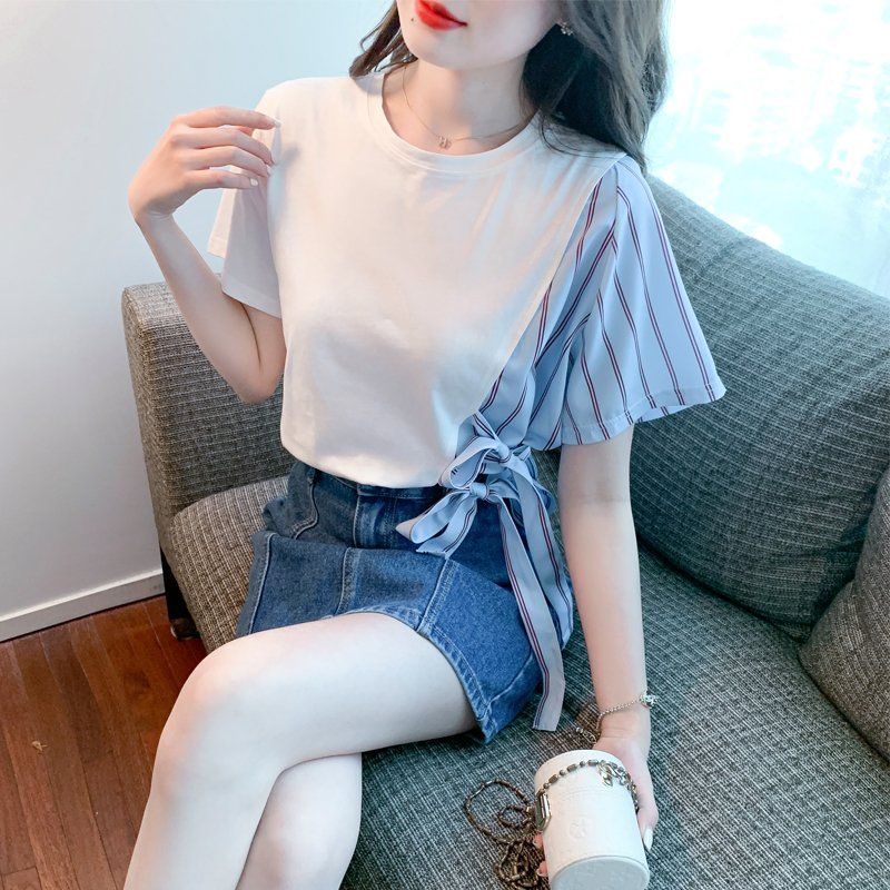 봄 여름 언발 스트라이프 배색 리본 포인트 라운드넥 반팔 티셔츠 면 혼방 기본핏 화이트 - 메인 이미지