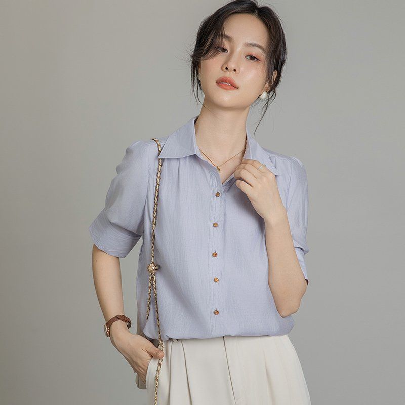봄 여름 간절기 여성 약간 루즈핏 얇은 스트라이프 퍼프소매 카라 블라우스 데일리룩 라일락 - 상세 이미지 3