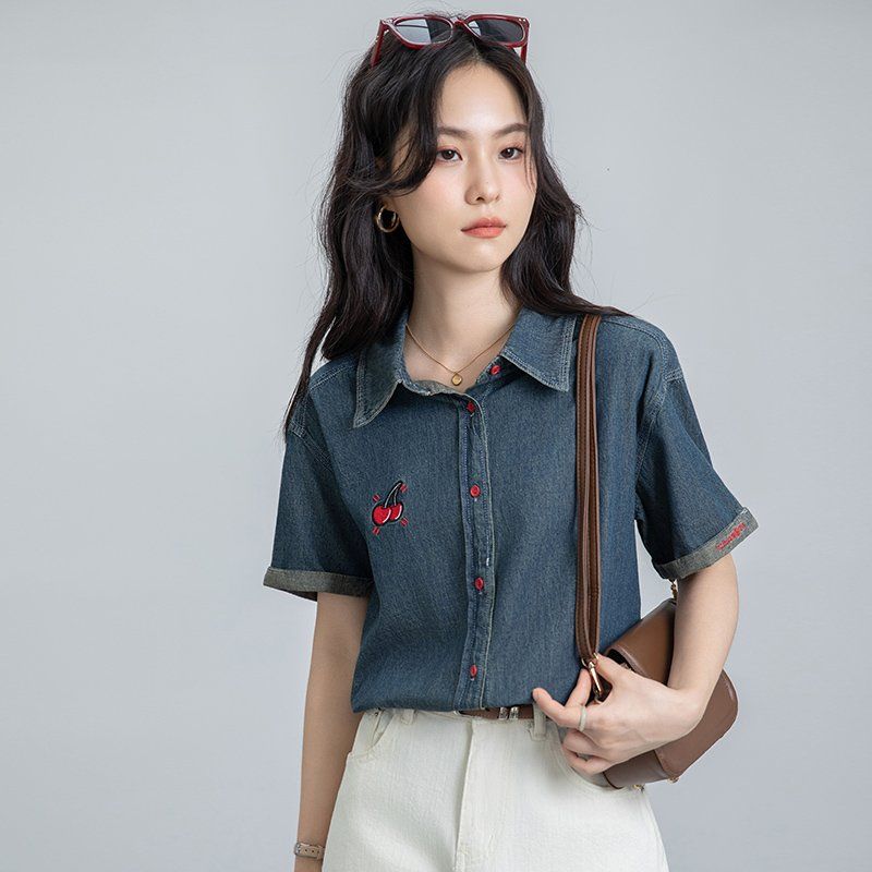 여름 간절기 여성 약간 루즈핏 데님 반팔 자수 카라 셔츠 데일리 블라우스 블루 - 상세 이미지 4
