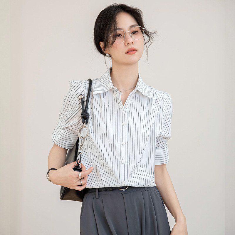 봄 여름 간절기 여성 루즈핏 얇은 스트라이프 반팔 퍼프소매 카라 블라우스 데일리룩 화이트 - 상세 이미지 2