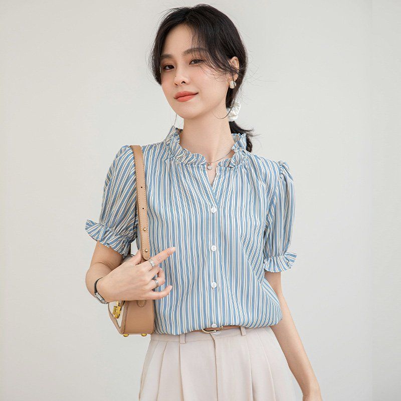 여름 간절기 여성 약간 루즈핏 얇은 스트라이프 셔링 반팔 블라우스 데일리룩 블루 - 상세 이미지 2