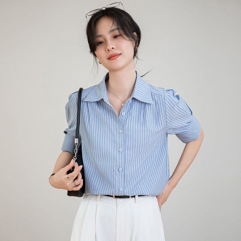 여름 여성 약간 루즈핏 얇은 스트라이프 퍼프소매 카라 셔츠 데일리 블라우스 블루 - 상세 이미지 2