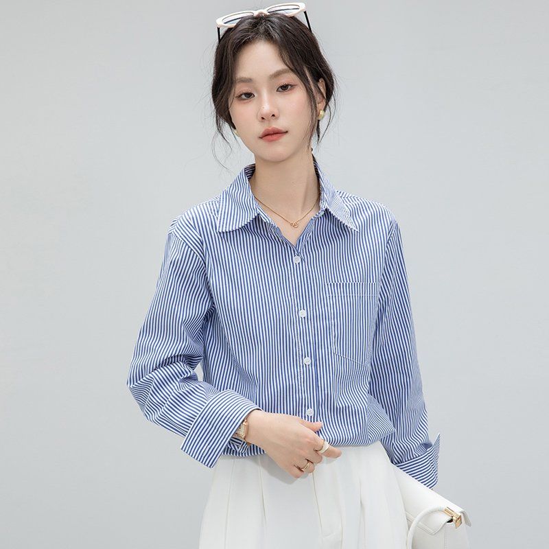 봄 여름 간절기 여성 얇은 약간루즈핏 스트라이프 긴팔 카라 셔츠 데일리 블라우스 블루 - 메인 이미지