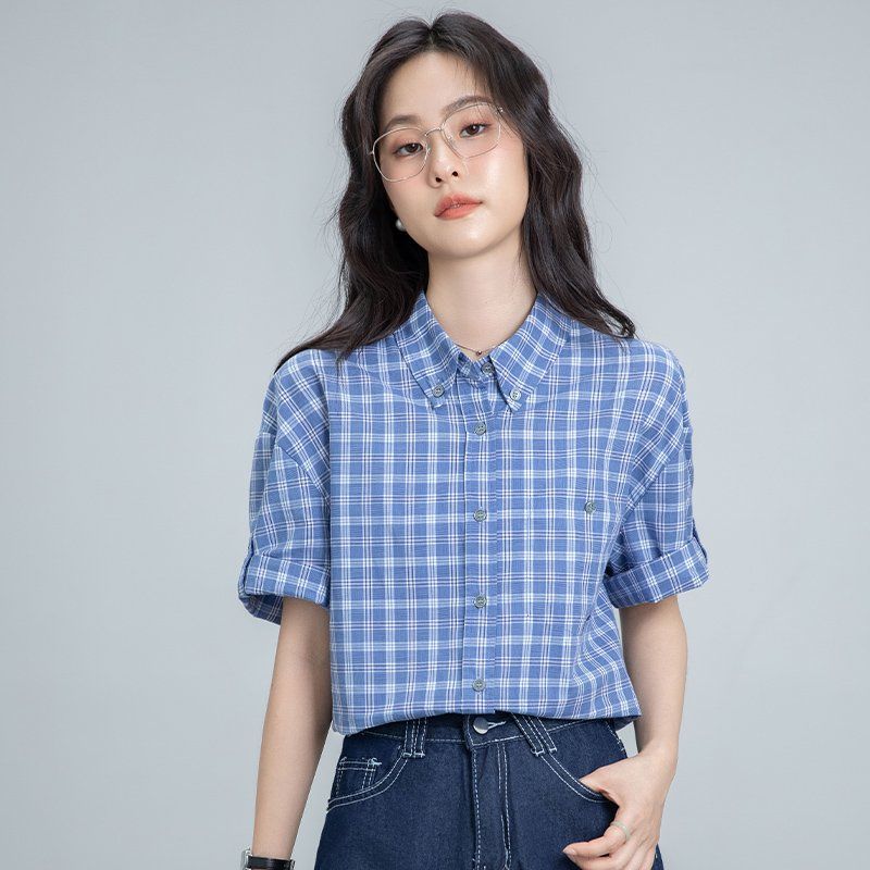 여름 간절기 여성 약간루즈핏 얇은 체크 반팔 카라 셔츠 블라우스 데일리룩 블루 - 상세 이미지 2