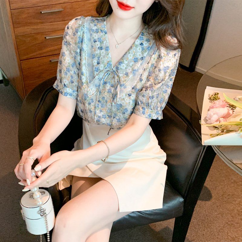 봄 여름 플로럴 배색 카라 리본 V넥 반팔 블라우스 퍼프소매 쉬폰 폴리 아이보리 플라워 - 상세 이미지 2