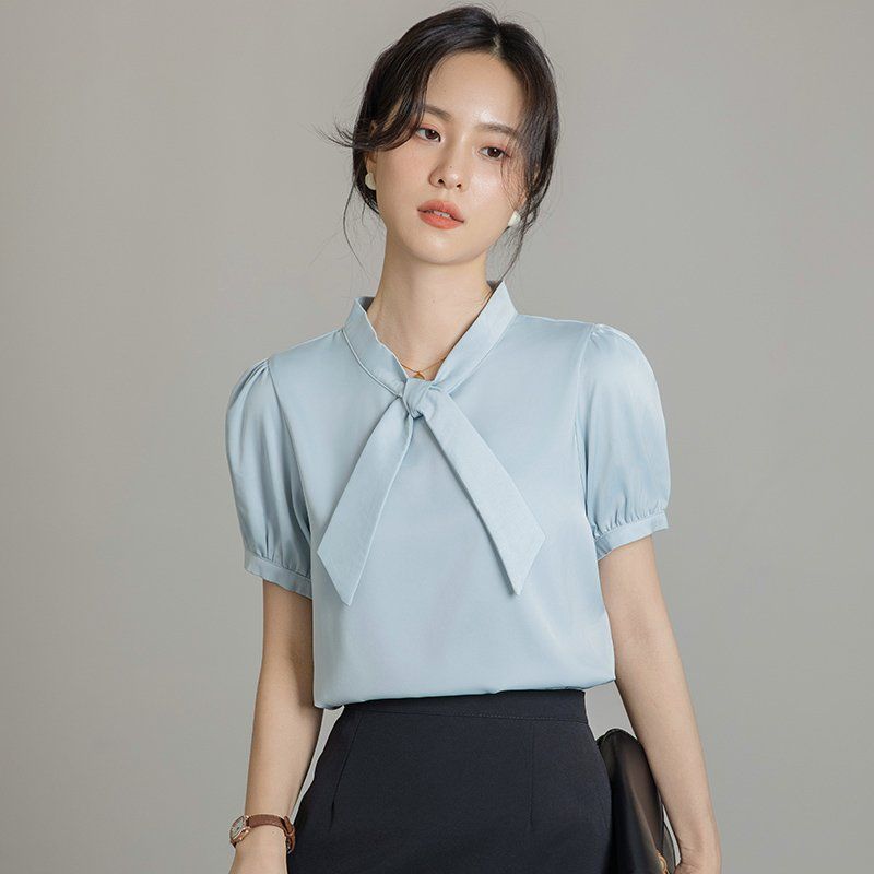 봄 여름 간절기 여성 약간루즈핏 얇은 리본타이 반팔 퍼프소매 블라우스 데일리룩 화이트 블루 - 상세 이미지 3