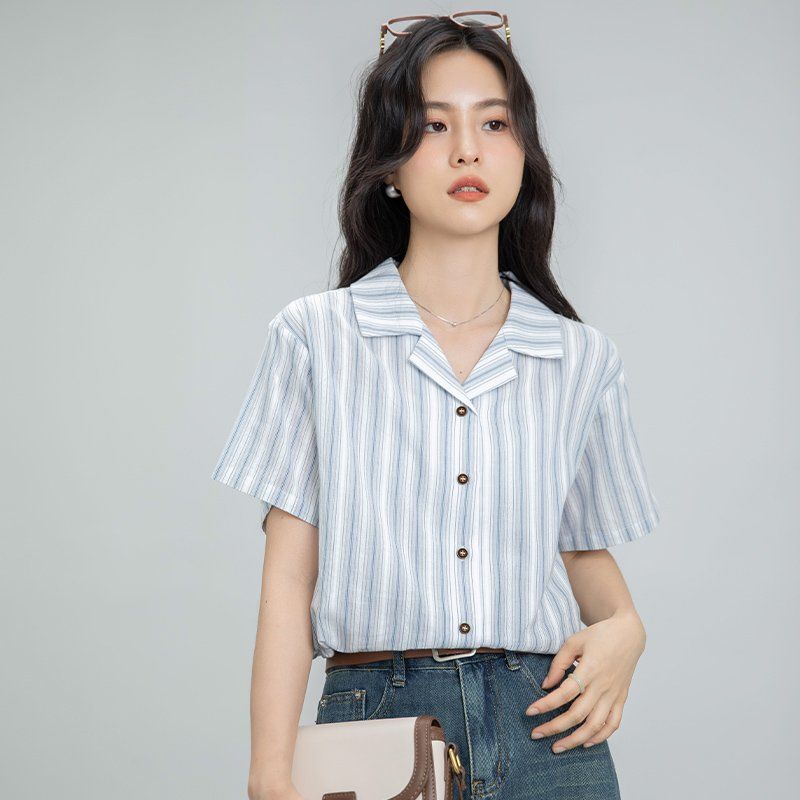 여름 간절기 여성 약간루즈핏 얇은 스트라이프 반팔 카라 셔츠 데일리 블라우스 블루 - 상세 이미지 3