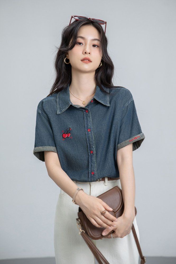 여름 간절기 여성 약간 루즈핏 데님 반팔 자수 카라 셔츠 데일리 블라우스 블루 - 상세 이미지 5
