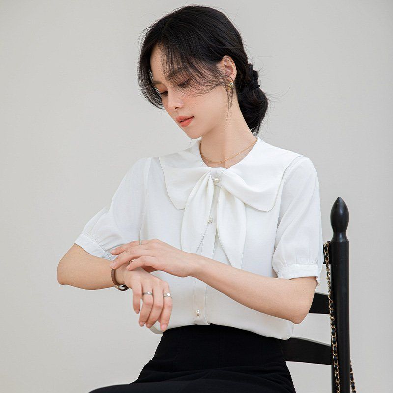 봄 여름 간절기 여성 약간루즈핏 얇은 리본타이 퍼프소매 카라 블라우스 데일리룩 화이트 - 상세 이미지 4