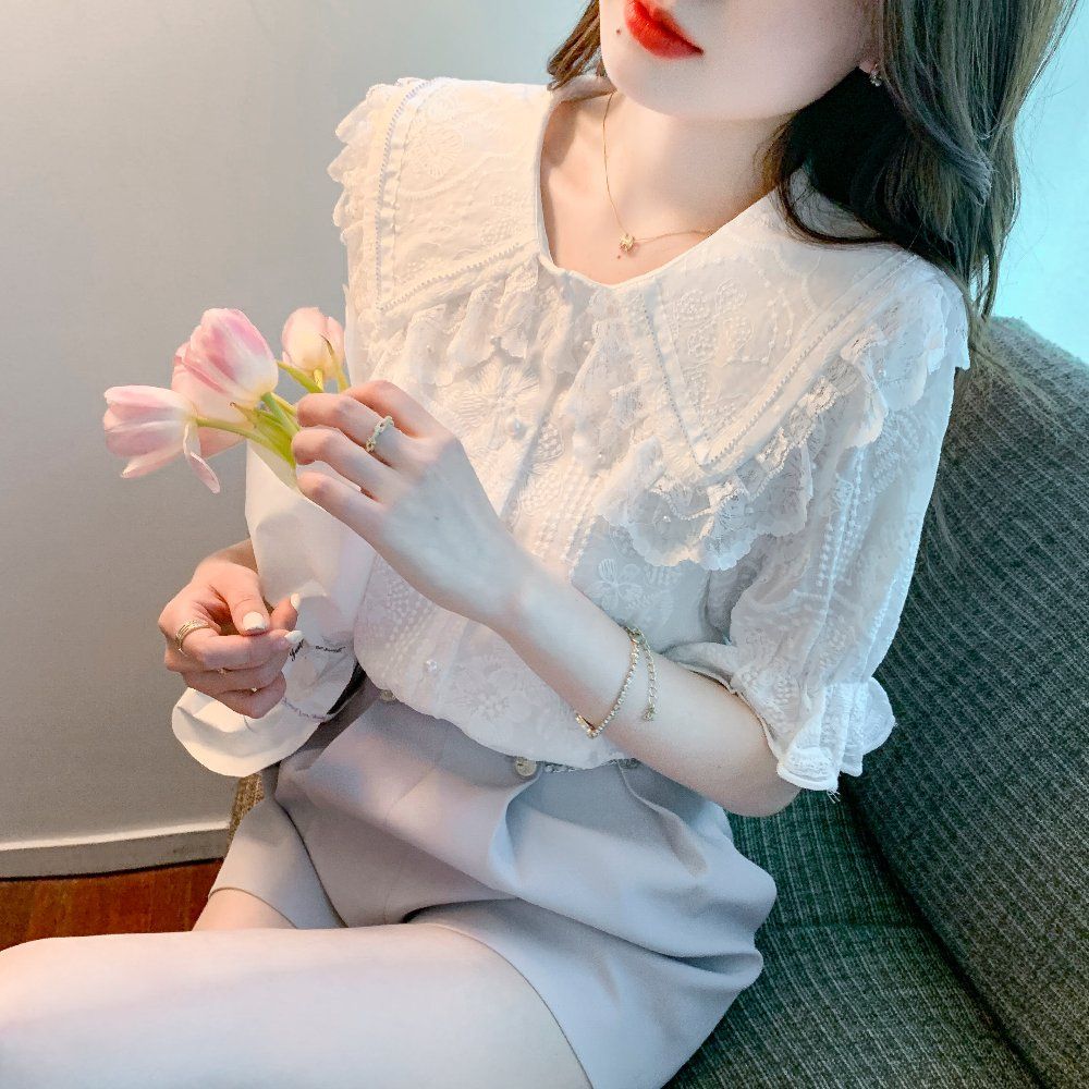 여름 여성 빅카라 레이스 플라워 펀칭 반팔 블라우스 진주장식 데일리룩 상의 화이트 - 상세 이미지 3