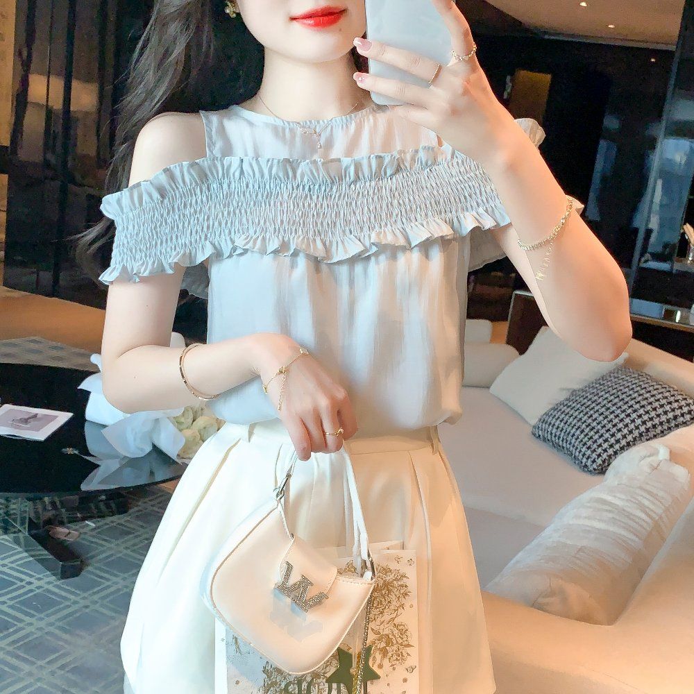 여름 여성 오프숄더 스모킹 밴딩 반팔 블라우스 여리여리 데일리룩 상의 라이트블루 - 상세 이미지 3