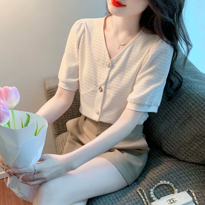 여름 여성 V넥 텍스처 반팔 가디건 블라우스 퍼프소매 앞단추 상의 아이보리 - 상세 이미지 5