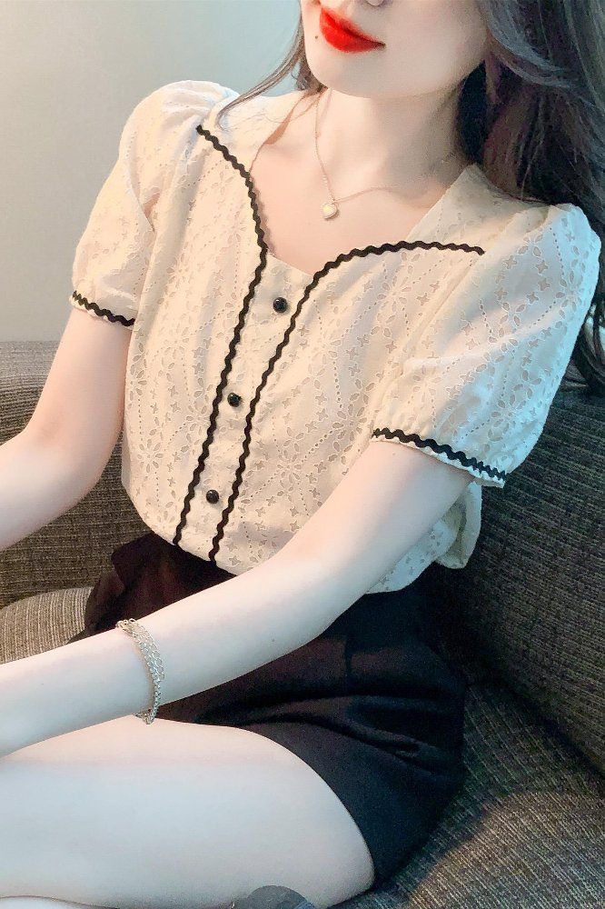 여성 여름 반팔 블라우스 티셔츠 펀칭 레이스 브이넥 퍼프소매 슬림핏 물결 데일리 아이보리 - 상세 이미지 5