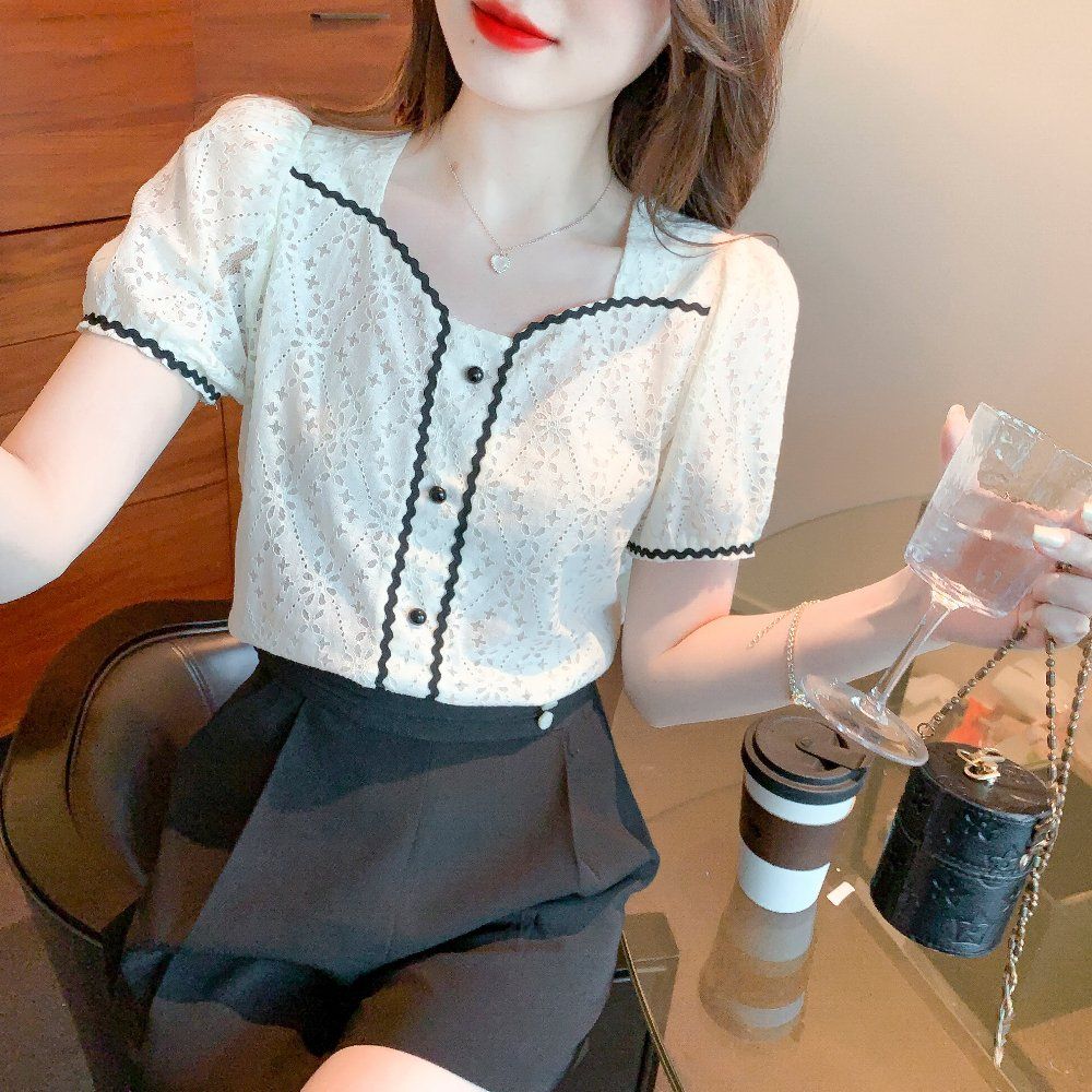 여성 여름 반팔 블라우스 티셔츠 펀칭 레이스 브이넥 퍼프소매 슬림핏 물결 데일리 아이보리 - 상품 이미지