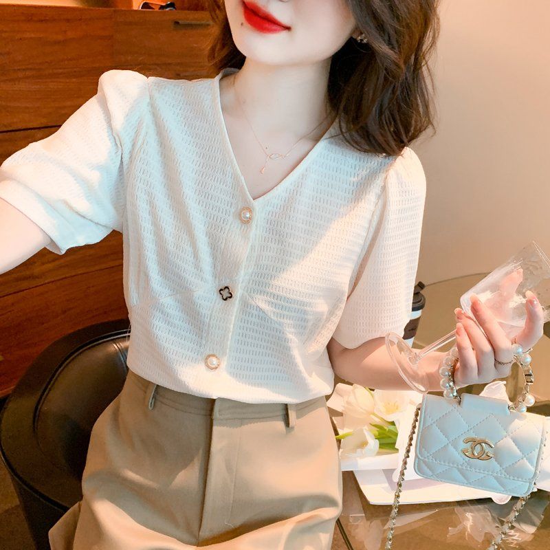 여름 여성 V넥 텍스처 반팔 가디건 블라우스 퍼프소매 앞단추 상의 아이보리 - 상세 이미지 3