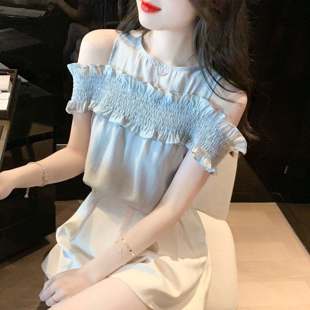 여름 여성 오프숄더 스모킹 밴딩 반팔 블라우스 여리여리 데일리룩 상의 라이트블루 - 상세 이미지 4