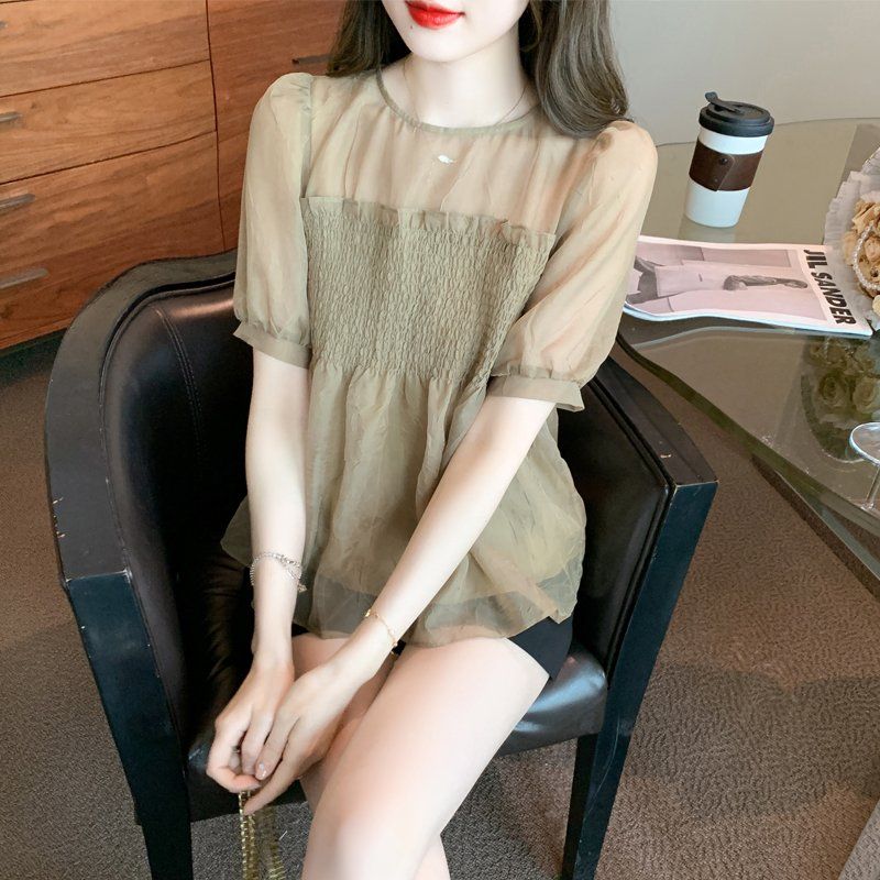 여름 여성 라운드넥 스모킹밴딩 쉬폰 퍼프소매 페플럼 슬림핏 블라우스 모카 - 상세 이미지 3