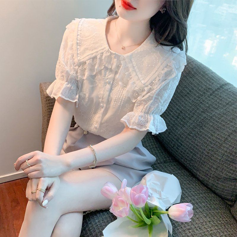 여름 여성 빅카라 레이스 플라워 펀칭 반팔 블라우스 진주장식 데일리룩 상의 화이트 - 상세 이미지 2