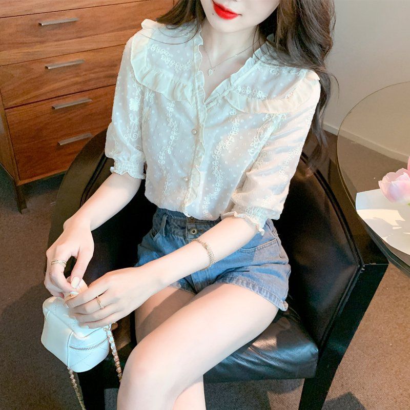 여성 여름 반팔 블라우스 브이넥 프릴 펀칭 레이스 퍼프소매 물결 배색 데일리 아이보리 - 상세 이미지 3