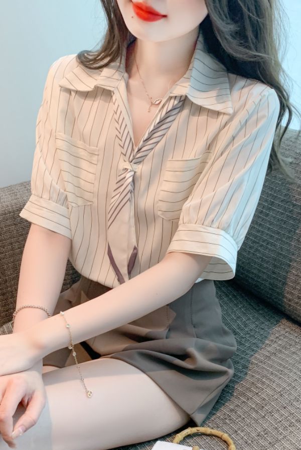 여름 여성 스트라이프 스카프 반팔 블라우스 V넥 투포켓 오피스룩 상의 아이보리 - 상세 이미지 4