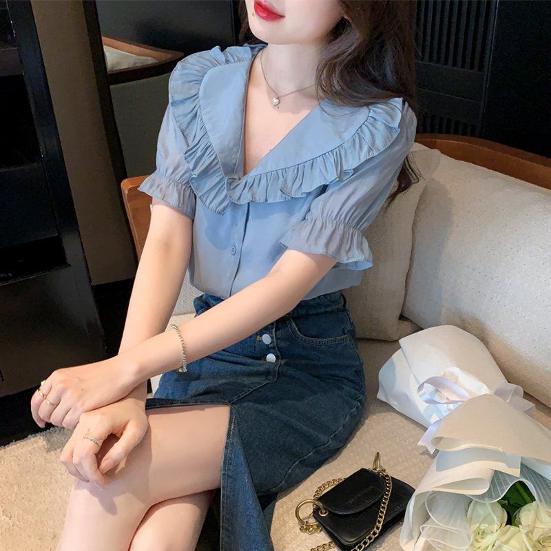 여름 여성 V넥 러플 카라 벨소매 반팔 블라우스 하늘하늘 데일리룩 상의 블루 - 상세 이미지 3