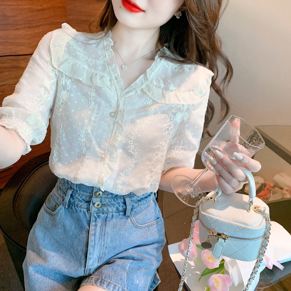 여성 여름 반팔 블라우스 브이넥 프릴 펀칭 레이스 퍼프소매 물결 배색 데일리 아이보리 - 상세 이미지 2