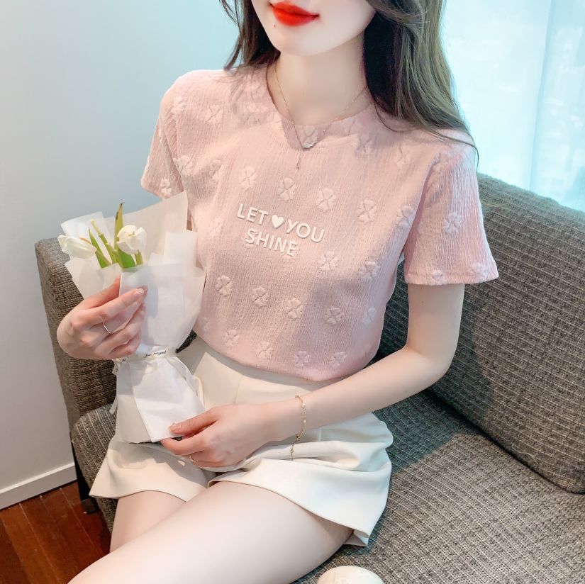 여름 여성 라운드넥 클로버 레터링 반팔 면 티셔츠 자가드 데일리룩 핑크 - 상세 이미지 3
