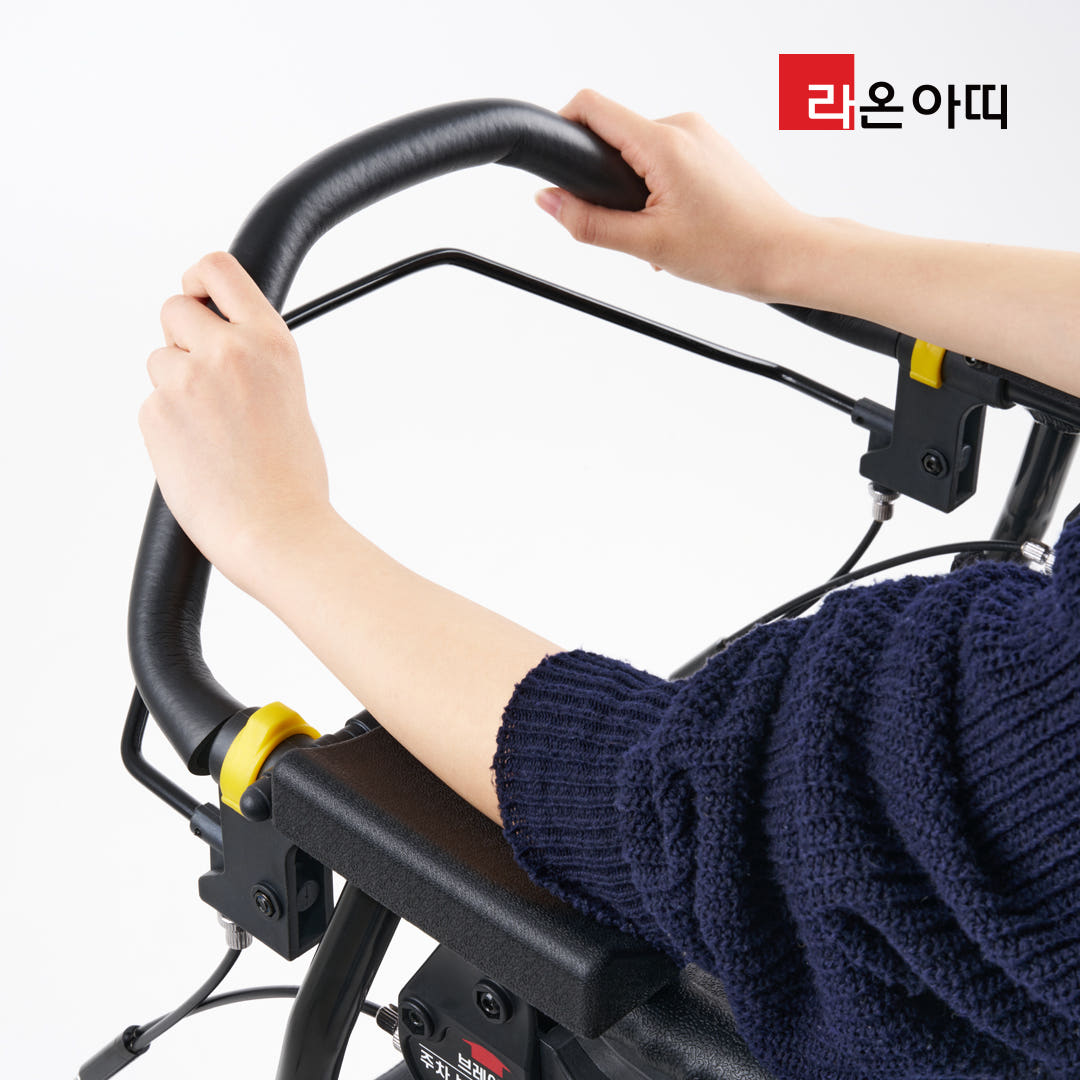 라온아띠 성인용보행기 직립형 KCS-750 고정 보관이 편리한 노인용 어르신 보행보조차 - 상세 이미지 2
