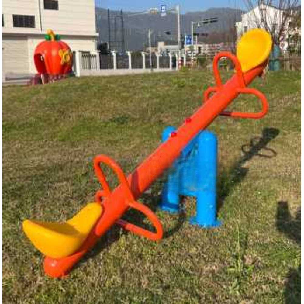 공원 시소 놀이터 야외 공터 펜션 광장 학교 운동기구 : 에크베르