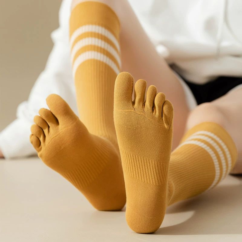 필라테스 니삭스 발가락 요가삭스 양말 압박 스포츠 3줄 스트라이프 카키 5지압 종아리 양말 균일사이즈 - 상세 이미지 4