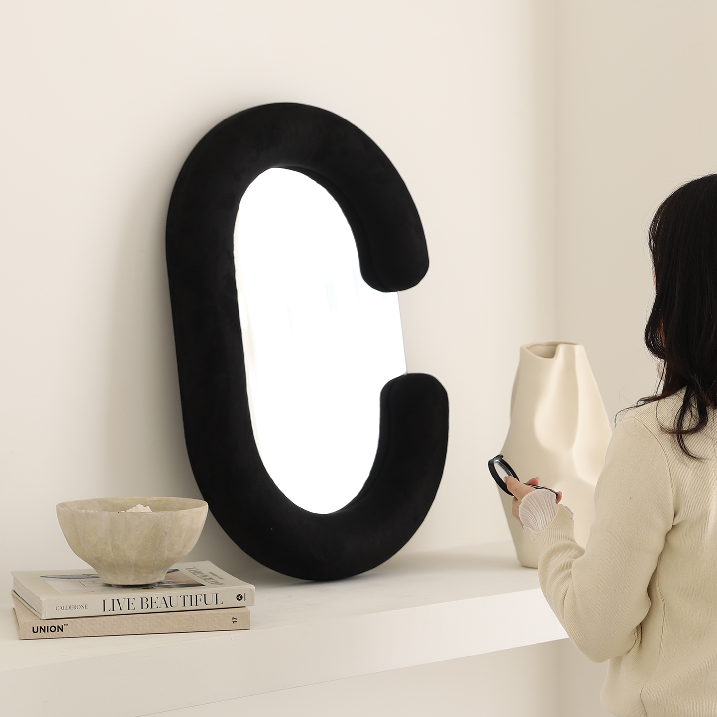 비알프렌드 얼룬/에끌레 미니시리즈 고급 패브릭 인테리어 벽걸이 화장대 거울(2color)