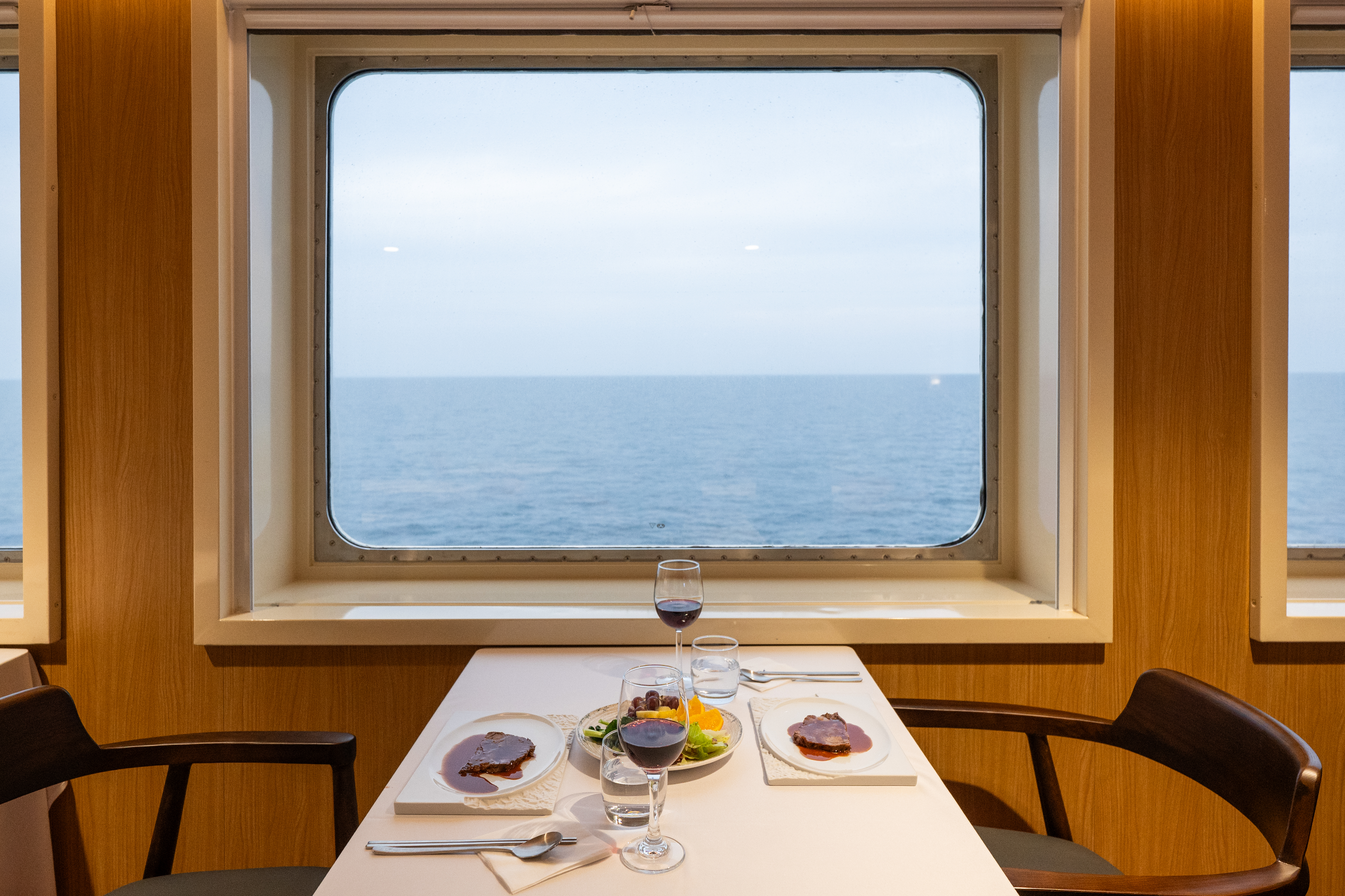 오사카배편 팬스타 미라클호 부산 크루즈 여행 승선권 편도 미라클 배 벚꽃 이미지 2