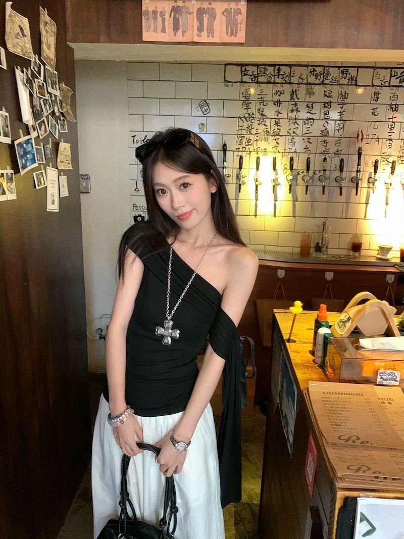 오프숄더 반팔 티셔츠 슬림핏 딱붙는 어깨트임 원숄더 여성티 반팔티 여름티 슬림티 - 상세 이미지 5