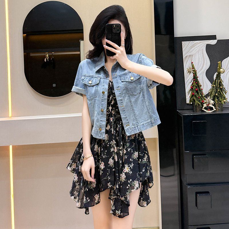 여성 봄 여름 루즈핏 크롭 데님 자켓 반팔 포켓 버튼 아우터 워싱 청자켓 라이트블루 - 메인 이미지