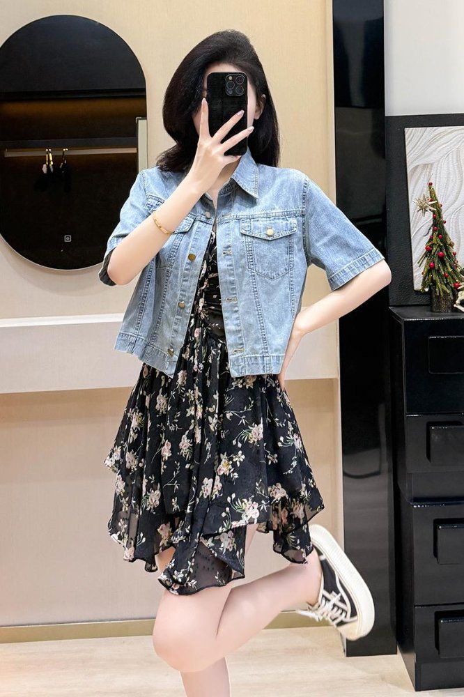 여성 봄 여름 루즈핏 크롭 데님 자켓 반팔 포켓 버튼 아우터 워싱 청자켓 라이트블루 - 상세 이미지 5
