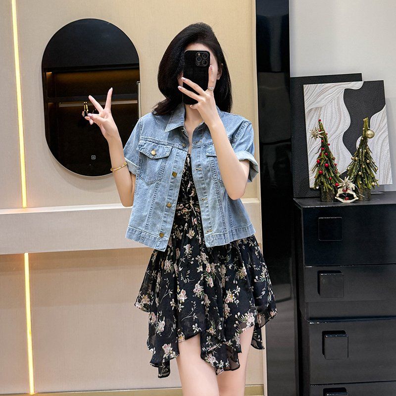 여성 봄 여름 루즈핏 크롭 데님 자켓 반팔 포켓 버튼 아우터 워싱 청자켓 라이트블루 - 상세 이미지 3