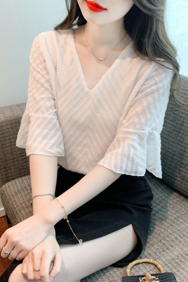봄 여름 여성 루즈핏 V넥 5부 나팔소매 시스루 블라우스 빅사이즈 데일리 오피스룩 화이트 - 상세 이미지 4