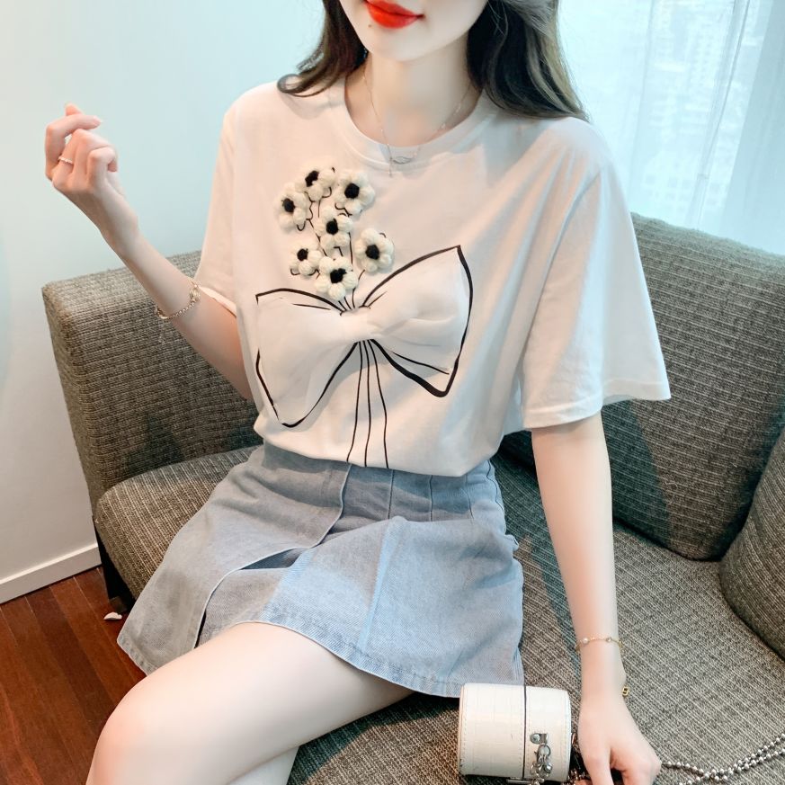 봄 여름 여성 스트레이트핏 라운드넥 플라워 입체장식 리본 프린팅 반팔 티셔츠 화이트 - 상세 이미지 3