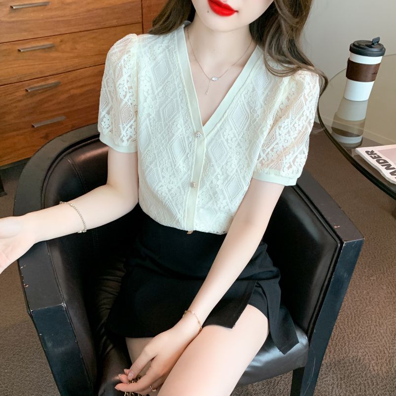 봄 여름 여성 스트레이트핏 V넥 레이스 큐빅버튼 반팔 블라우스 빅사이즈 데일리 아이보리 - 상세 이미지 2