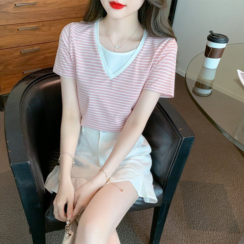 봄 여름 여성 스트레이트핏 레이어드룩 V넥 반팔 티셔츠 빅사이즈 데일리룩 핑크 스트라이프 - 상품 이미지