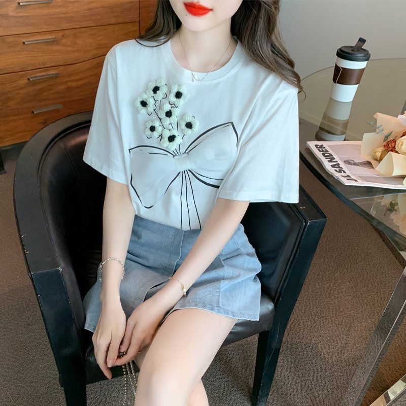 봄 여름 여성 스트레이트핏 라운드넥 플라워 입체장식 리본 프린팅 반팔 티셔츠 화이트 - 상세 이미지 4