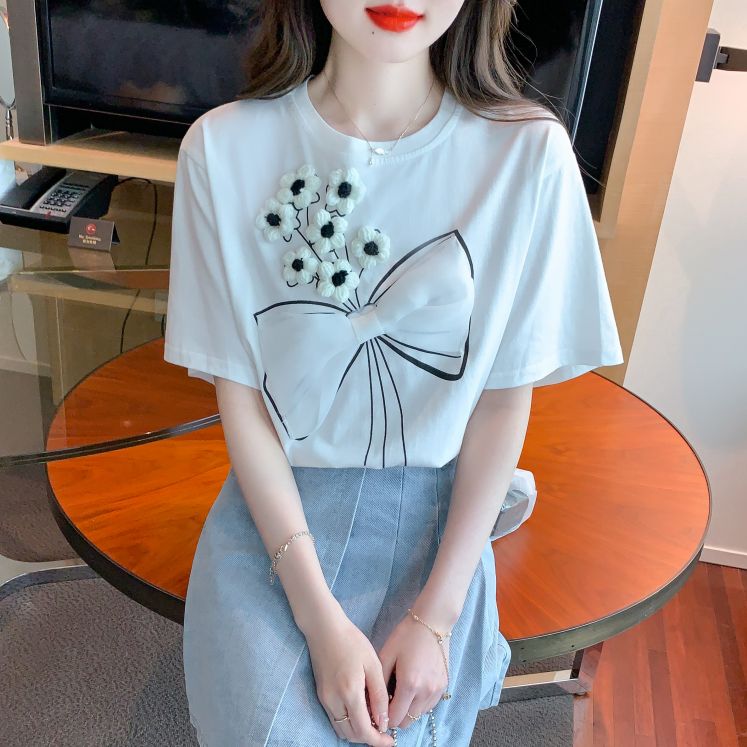 봄 여름 여성 스트레이트핏 라운드넥 플라워 입체장식 리본 프린팅 반팔 티셔츠 화이트 - 상세 이미지 2