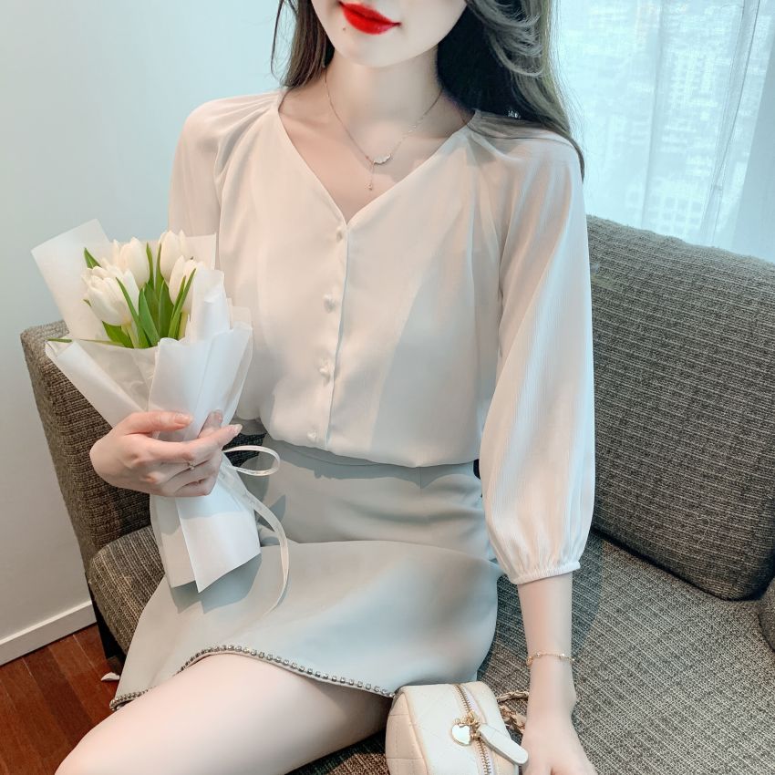 봄 여름 여성 스트레이트핏 V넥 7부 랜턴소매 블라우스 빅사이즈 데일리 오피스룩 화이트 - 상세 이미지 4