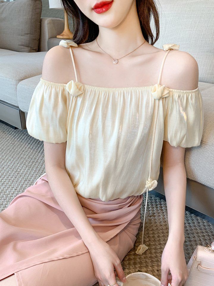 여성 여름 오프숄더 블라우스 퍼프소매 스트랩 장식 셔링 데일리룩 아이보리 - 상세 이미지 3