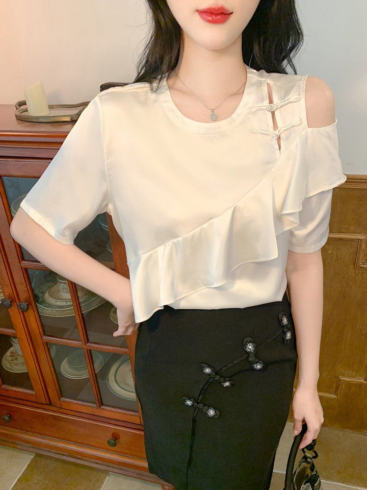 여성 여름 라운드넥 블라우스 어깨 컷아웃 프릴 단추 장식 반팔 데일리 화이트 - 상세 이미지 3
