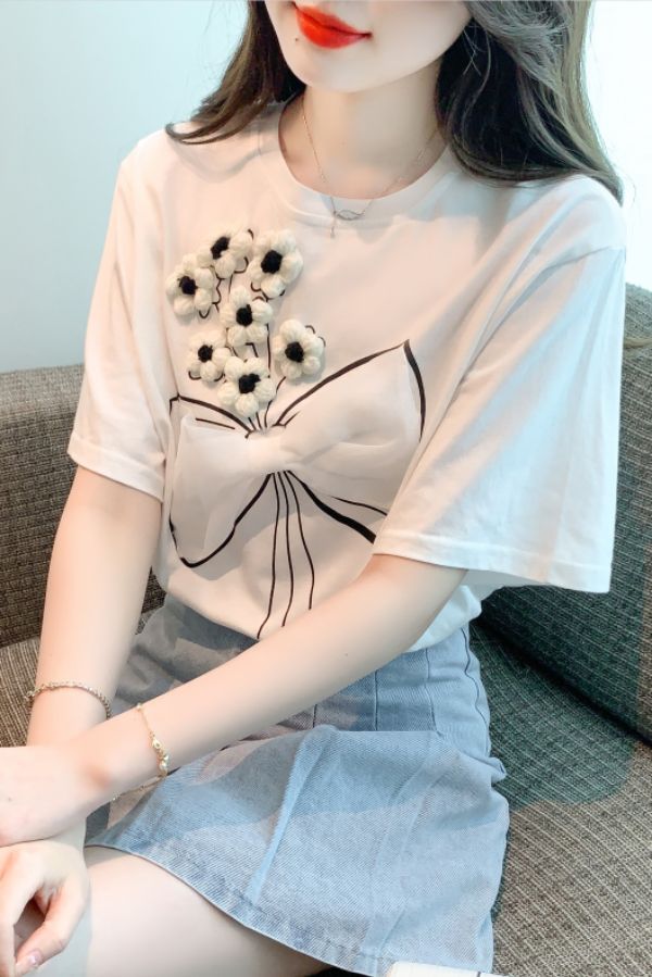 봄 여름 여성 스트레이트핏 라운드넥 플라워 입체장식 리본 프린팅 반팔 티셔츠 화이트 - 상세 이미지 5