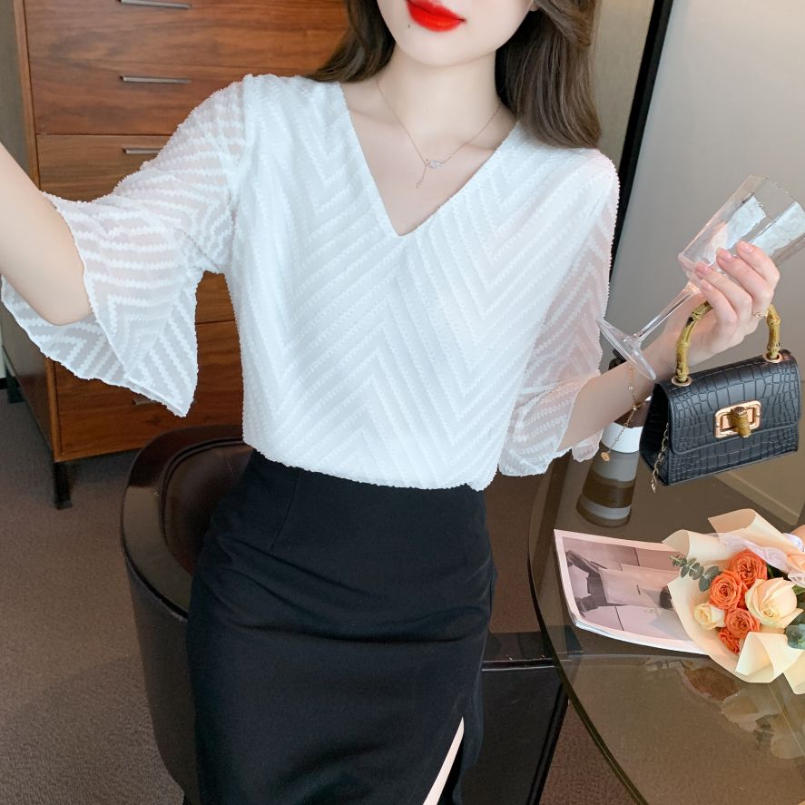 봄 여름 여성 루즈핏 V넥 5부 나팔소매 시스루 블라우스 빅사이즈 데일리 오피스룩 화이트 - 상세 이미지 2